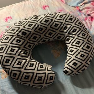 Nursing pillow